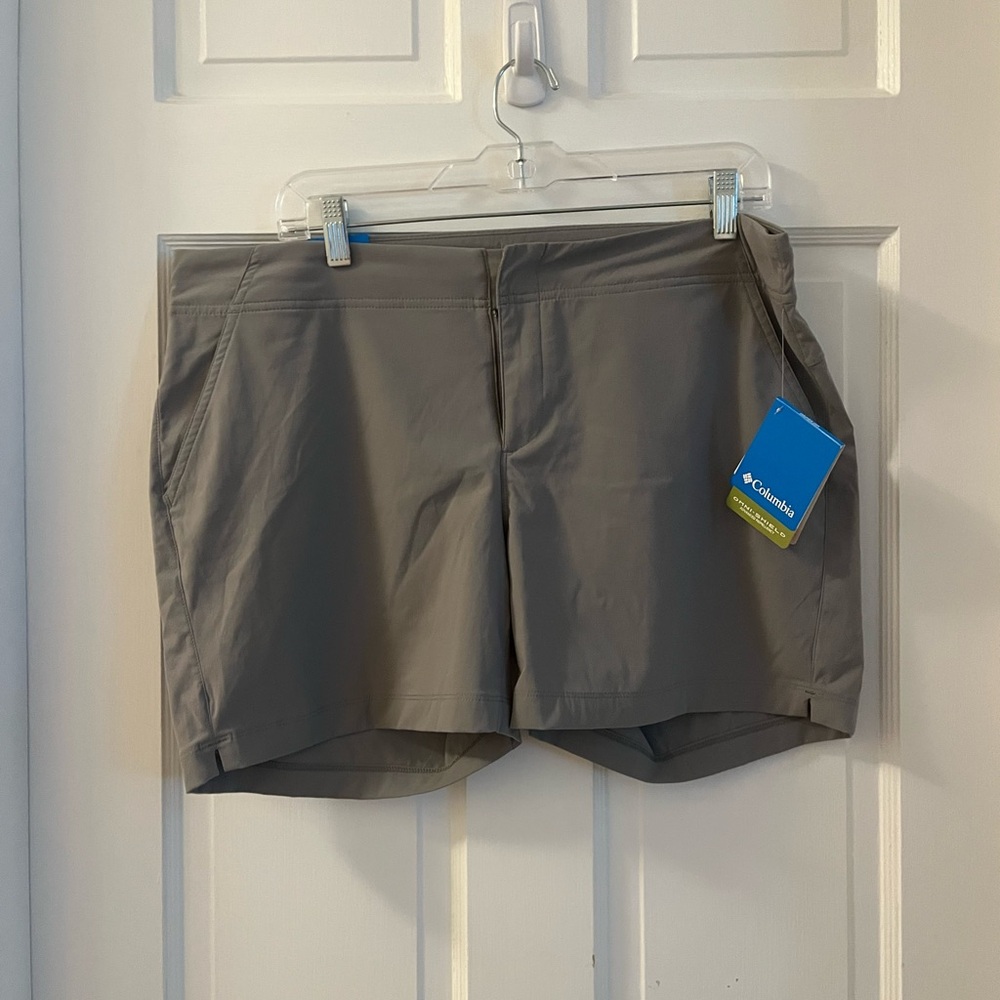 NWT Women’s Columbia Omni Shield Shorts!